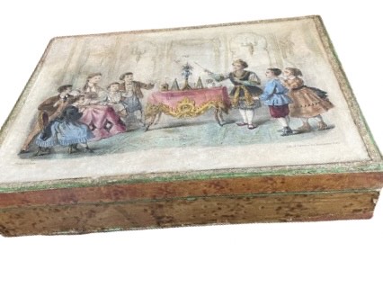 La boîte de magie a retrouvé son aspect d'origine après un nettoyage à sec avec de la gomme poudre et un traitement adapté, des greffes de papier, une retouche picturale à l'aquarelle sur les parties épidermées